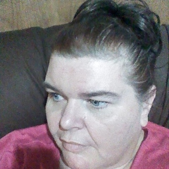 Meet your Poshers, Lori and Jozie! - Picture 1 of 2